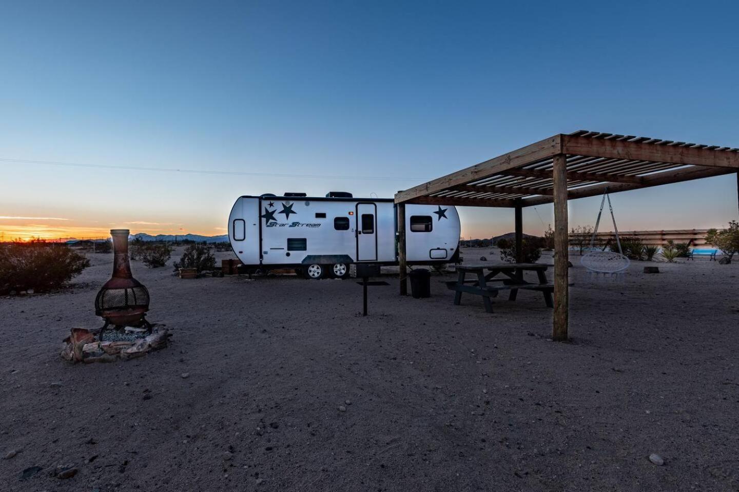 Jt Village Campground - Star Stream Joshua Tree Bagian luar foto