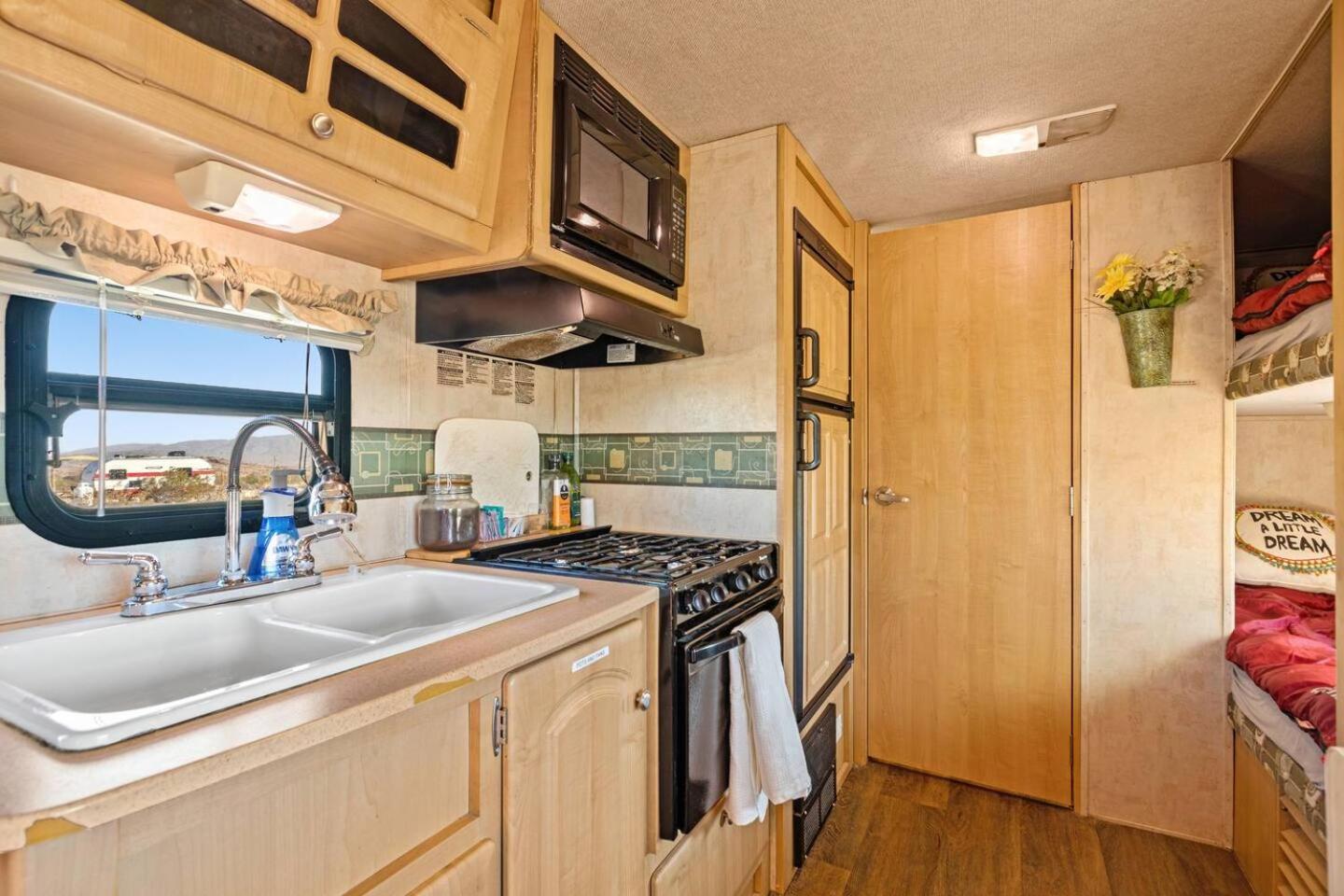 Jt Village Campground - Star Stream Joshua Tree Bagian luar foto